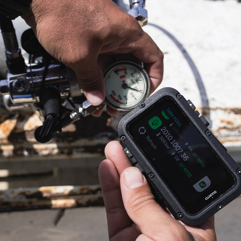 Suunto Nautic Bungee con Tank POD